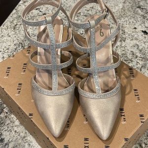 Mix No. 6 Pumps, T-Strap, Size 9.5, Champagne Color